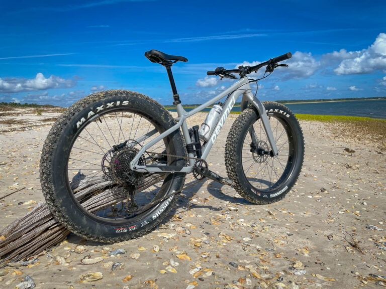 Revisión: Devinci Minus Fat Bike mantiene el mismo aspecto, pero agrega nuevas ruedas y neumáticos de 27.5 ″
