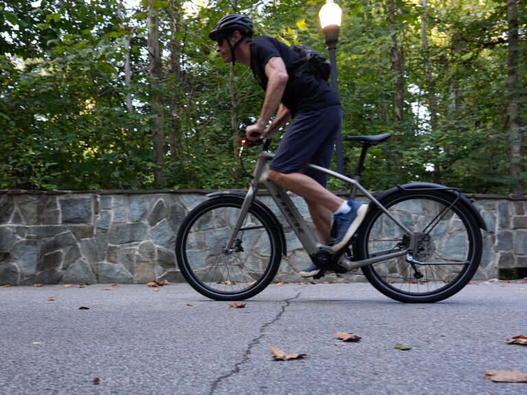 Reseña: la Trek Allant+ 8S es una bicicleta eléctrica para viajes urbanos nítida